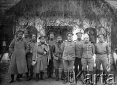 1914-1915, brak miejsca.
Grupa carskich oficerów. 
Zdjęcie pochodzi z albumu  Zdzisława Poklewskiego-Koziełł.
Fot. Zdzisław Poklewski-Koziełł, zbiory Ośrodka KARTA, przekazała Hanna Kunachowicz