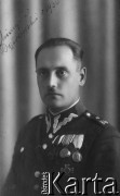 1936, Pińsk, woj. poleskie, Polska.
Portret Mieczysława Dąbrowskiego w wojskowym mundurze, z medalami. M. Dąbrowski był aresztowany przez NKWD pod koniec września 1939, zginął w Katyniu.
Fot. NN, zbiory Ośrodka KARTA, udostępniła Teresa Rynkiewicz