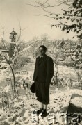 14.01.1941, Baile Govora, Rumunia.
Dr Tadeusz Kowenicki stoi na tle ośnieżonych drzew.
Fot. NN, zbiory Ośrodka KARTA, udostępniła Janina Kowenicka.