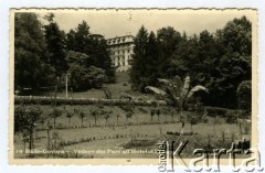 Lata 40., Baile Gavora, Rumunia.
Ogród i budynek hotelu 