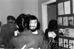 Październik 1980, Warszawa, Polska.
Bankiet w mieszkaniu Elżbiety i Pawła Bąkowskich z okazji 100 publikacji Niezależnej Oficyny Wydawniczej NOWa, Waldemar Kuczyński.
Fot. Tomasz Abramowicz, zbiory Ośrodka KARTA

