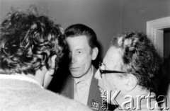 Październik 1980, Warszawa, Polska.
Bankiet w mieszkaniu Elżbiety i Pawła Bąkowskich z okazji 100 publikacji Niezależnej Oficyny Wydawniczej NOWa, w środku Wiktor Kulerski, z prawej Krzysztof Wolicki.
Fot. Tomasz Abramowicz, zbiory Ośrodka KARTA

