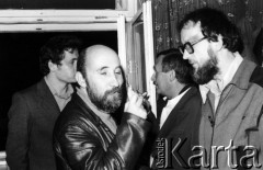 Październik 1980, Warszawa, Polska.
Bankiet w mieszkaniu Elżbiety i Pawła Bąkowskich z okazji 100 publikacji Niezależnej Oficyny Wydawniczej NOWa, Zbigniew Bujak, Stefan Bratkowski, Jerzy Zieleński.
Fot. Tomasz Abramowicz, zbiory Ośrodka Karta
