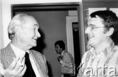 Październik 1980, Warszawa, Polska.
Bankiet w mieszkaniu Elżbiety i Pawła Bąkowskich z okazji 100 publikacji Niezależnej Oficyny Wydawniczej NOWa, Stefan Bakinowski i Paweł Bąkowski.
Fot. Tomasz Abramowicz, zbiory Ośrodka KARTA
