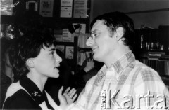 Październik 1980, Warszawa, Polska.
Bankiet w mieszkaniu Elżbiety i Pawła Bąkowskich z okazji 100 publikacji Niezależnej Oficyny Wydawniczej NOWa, Zofia Winawer i Paweł Bąkowski.
Fot. Tomasz Abramowicz, zbiory Ośrodka KARTA
