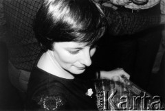 Październik 1980, Warszawa, Polska.
Bankiet w mieszkaniu Elżbiety i Pawła Bąkowskich z okazji 100 publikacji Niezależnej Oficyny Wydawniczej NOWa, Magdalena Bocheńska.
Fot. Tomasz Abramowicz, zbiory Ośrodka KARTA

