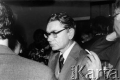 Październik 1980, Warszawa, Polska.
Bankiet w mieszkaniu Elżbiety i Pawła Bąkowskich z okazji 100 publikacji Niezależnej Oficyny Wydawniczej NOWa, Wiktor Woroszylski.
Fot. Tomasz Abramowicz, zbiory Ośrodka KARTA
