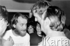 Październik 1980, Warszawa, Polska.
Bankiet w mieszkaniu Elżbiety i Pawła Bąkowskich z okazji 100 publikacji Niezależnej Oficyny Wydawniczej NOWa, Mirosław Chojecki, Magdalena Bocheńska, Małecki, Józef Duryasz, Marek Edelman.
Fot. Tomasz Abramowicz, zbiory Ośrodka KARTA
