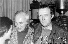 Październik 1980, Warszawa, Polska.
Bankiet w mieszkaniu Elżbiety i Pawła Bąkowskich z okazji 100 publikacji Niezależnej Oficyny Wydawniczej NOWa, od lewej: Magdalena Bocheńska, Jacek Bocheński, Adam Michnik.
Fot. Tomasz Abramowicz, zbiory Ośrodka KARTA
