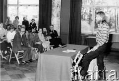 Jesień 1981, Warszawa, Polska.
Wykład Mirosława Chojeckiego na temat wydawnictw niezależnych, Dom Kultury na Żoliborzu.
Fot. Tomasz Abramowicz, zbiory Ośrodka Karta
