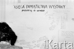 10-17.05.1981, Warszawa, Polska.
Wystawa wydawnictw niezależnych na Politechnice Warszawskiej.
Fot. Tomasz Abramowicz, zbiory Ośrodka Karta