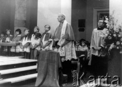 Lata 70-te, Warszawa, Polska.
Kardynał Stefan Wyszyński w kościele św. Stanisława Kostki.
Fot. Tomasz Abramowicz, zbiory Ośrodka Karta