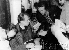 Czerwiec 1981, Warszawa, Polska.
Czesław Miłosz na spotkaniu z pracownikami i sympatykami Niezależnej Oficyny Wydawniczej NOWa w 