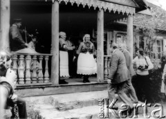 Czerwiec 1981, Polska.
Czesław Miłosz na spotkaniu z czytelnikami, wystepy zespołu ludowego.
Fot. Tomasz Abramowicz, zbiory Ośrodka KARTA