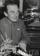 Grudzień 1980, Sztokholm, Szwecja.
Laureat Nagrody Nobla Czesław Miłosz. W klapie marynarki wpięty znaczek 