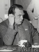 Grudzień 1980, Sztokholm, Szwecja.
Laureat Nagrody Nobla Czesław Miłosz. W klapie marynarki wpięty znaczek 