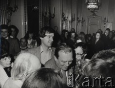 Grudzień 1980, Sztokholm, Szwecja.
Nobel dla Czesława Miłosza. Za poetą stoi Jakub Święcicki. 
Fot. Tomasz Abramowicz, zbiory Ośrodka KARTA, przekazali Elżbieta i Jakub Święciccy
