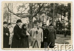 1940-1943, Anglia, Wielka Brytania.
Generał Władysław Sikorski w otoczeniu cywili i wojskowych.
Fot. NN, zbiory Ośrodka KARTA, udostępniła Halina Kordiasz