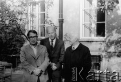Październik 1979, Warszawa, Polska.
Głodówka członków Komitetu Obrony Robotników w kościele św. Krzyża, stoją od lewej: Emil Morgiewicz, Kazimierz Janusz, Marian Gołębiewski.
Fot. Janusz Krzyżewski, zbiory Ośrodka KARTA