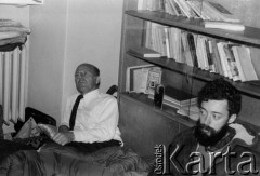 Październik 1979, Warszawa, Polska.
Głodówka członków Komitetu Obrony Robotników w kościele św. Krzyża, od lewej: Kazimierz Janusz, Kazimierz Wóycicki.
Fot. Janusz Krzyżewski, zbiory Ośrodka KARTA
