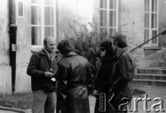 Październik 1979, Warszawa, Polska.
Głodówka członków Komitetu Obrony Robotników w kościele św. Krzyża, z prawej stoją: Anka Kowalska i Jacek Bierezin.
Fot. Janusz Krzyżewski, zbiory Ośrodka KARTA