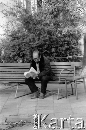 Październik 1979, Warszawa, Polska.
Głodówka członków Komitetu Obrony Robotników w kościele św. Krzyża, Jacek Kuroń.
Fot. Janusz Krzyżewski, zbiory Ośrodka KARTA