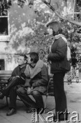 Październik 1979, Warszawa, Polska.
Głodówka członków Komitetu Obrony Robotników w kościele św. Krzyża, siedzą od lewej: Jerzy Markuszewski i Mariusz Wilk, stoi Konrad Bieliński.
Fot. Janusz Krzyżewski, zbiory Ośrodka KARTA
