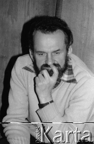 Listopad 1979, Warszawa, Polska.
Spotkanie Rady Sygnatariuszy Ruchu Obrony Praw Człowieka i Obywatela w mieszkaniu Kazimierza Janusza; Kazimierz Ćwitoń, portret.
Fot. Janusz Krzyżewski, zbiory Ośrodka KARTA