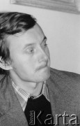Listopad 1979, Warszawa, Polska.
Spotkanie Rady Sygnatariuszy Ruchu Obrony Praw Człowieka i Obywatela w mieszkaniu Kazimierza Janusza; Grzegorz Prątnicki.
Fot. Janusz Krzyżewski, zbiory Ośrodka KARTA