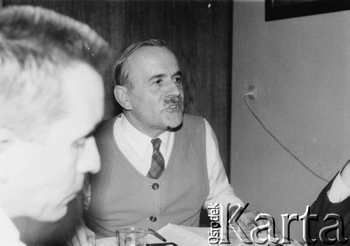 Październik 1979, Zalesie Górne, Polska.
Spotkanie Zespołu Wykonawczego Rady Sygnatariuszy Ruchu Obrony Praw Człowieka i Obywatela w domu Bogumiła Studzińskiego; Jerzy Brykczyński.
Fot. Janusz Krzyżewski, zbiory Ośrodka KARTA