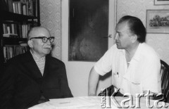 1979, Warszawa, Polska.
Posiedzenie Rady Finansowej Ruchu Obrony Praw Człowieka i Obywatela, Stefan Kaczorowski (z lewej) i Wojciech Ziembiński.
Fot. Janusz Krzyżewski, zbiory Ośrodka KARTA
