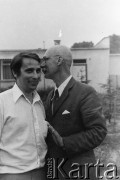 1977, Polska.
Chrzest dziecka Emila Morgiewicza, Emil Morgiewicz (z lewej) i Stanisław Szczuka.
Fot. Janusz Krzyżewski, zbiory Ośrodka KARTA

