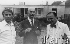 1977, Polska.
Chrzest dziecka Emila Morgiewicza, stoją od lewej: Emil Morgiewicz, Stanisław Szczuka, Wojciech Ziembiński.
Fot. Janusz Krzyżewski, zbiory Ośrodka KARTA

