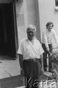 1977, Polska.
Chrzest dziecka Emila Morgiewicza, Marian Gołębiewski, z prawej Wiesław Kęcik.
Fot. Janusz Krzyżewski, zbiory Ośrodka KARTA

