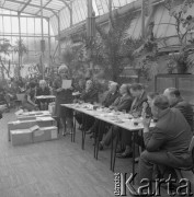 Czerwiec 1965, Zielona Góra, Polska.
Eliminacje do I Festiwalu Piosenki Radzieckiej, obrady jury. Przewodniczący jury - Władysław Szpilman siedzi za stołem (4. od lewej).
Fot. Romuald Broniarek, zbiory Ośrodka KARTA.
