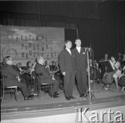 Czerwiec 1965, Zielona Góra, Polska.
I Festiwal Piosenki Radzieckiej, występ uczestników festiwalu.
Fot. Romuald Broniarek, zbiory Ośrodka KARTA.