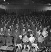 Czerwiec 1965, Wrocław, Polska.
Widownia podczas eliminacji do I Festiwalu Piosenki Radzieckiej.
Fot. Romuald Broniarek, zbiory Ośrodka KARTA.