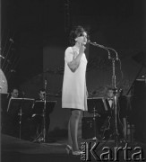 Czerwiec 1968, Zielona Góra, Polska.
Uczestniczka IV Festiwalu Piosenki Radzieckiej w czasie koncertu.
Fot. Romuald Broniarek, zbiory Ośrodka KARTA.