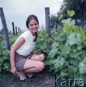 Czerwiec 1971, Zielona Góra, Polska.
Piosenkarka Izabela Schütz (później Trojanowska) - jedna z laureatek VII Festiwalu Piosenki Radzieckiej w przerwie między występami.
Fot. Romuald Broniarek, zbiory Ośrodka KARTA.