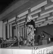 Czerwiec 1972, Zielona Góra, Polska.
Występ uczestniczki VIII Festiwalu Piosenki Radzieckiej.
Fot. Romuald Broniarek, zbiory Ośrodka KARTA.
