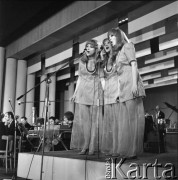 Czerwiec 1972, Zielona Góra, Polska.
Występ tercetu żeńskiego na VIII Festiwalu Piosenki Radzieckiej.
For. Romuald Broniarek, zbiory Ośrodka KARTA.