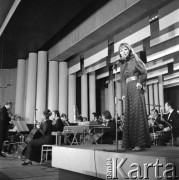Czerwiec 1972, Zielona Góra, Polska.
Wystep jednej z uczestniczek VIII Festiwalu Piosenki Radzieckiej.
Fot. Romuald Broniarek, zbiory Ośrodka KARTA.
