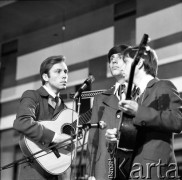 Czerwiec 1972, Zielona Góra, Polska.
Prawdopodobnie tercet braci Pomianów w czasie występu na VIII Festiwalu Piosenki Radzieckiej.
Fot. Romuald Broniarek, zbiory Ośrodka KARTA.
