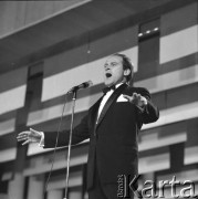 Czerwiec 1972, Zielona Góra, Polska.
Występ Janusza Zakrzeńskiego na VIII Festiwalu Piosenki Radzieckiej.
Fot. Romuald Broniarek, zbiory Ośrodka KARTA.

