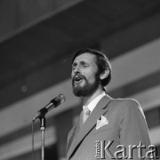Czerwiec 1972, Zielona Góra, Polska.
Występ jednego z uczestników na VIII Festiwalu Piosenki Radzieckiej.
Fot. Romuald Broniarek, zbiory Ośrodka KARTA.