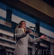 Czerwiec 1972, Zielona Góra, Polska.
Występ Wiesława Miazgi - laureata VIII Festiwalu Piosenki Radzieckiej.
Fot. Romuald Broniarek, zbiory Ośrodka KARTA.
