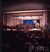 Czerwiec 1972, Zielona Góra, Polska.
Ogólny widok sceny i widowni na VIII Festiwalu Piosenki Radzieckiej.
Fot. Romuald Broniarek, zbiory Ośrodka KARTA.
