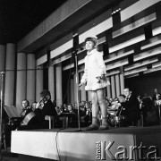 Czerwiec 1972, Zielona Góra, Polska.
Najmłodsza uczestniczka VIII festiwalu Piosenki Radzieckiej.
Fot. Romuald Broniarek, zbiory Ośrodka KARTA.