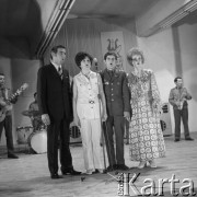 Czerwiec 1972, Zielona Góra, Polska.
Występ solistów z radzieckiego Zespołu Wojsk Północnych na VIII Festiwalu Piosenki Radzieckiej.
Fot. Romuald Broniarek, zbiory Ośrodka KARTA.