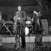 Czerwiec 1972, Zielona Góra, Polska.
Halina Żytkowiak z zespołem Trubadurzy. W Ryszard Poznakowski, z tyłu Marian Lichtman. Występ podczas VIII Festiwalu Piosenki Radzieckiej.
Fot. Romuald Broniarek, zbiory Ośrodka KARTA.